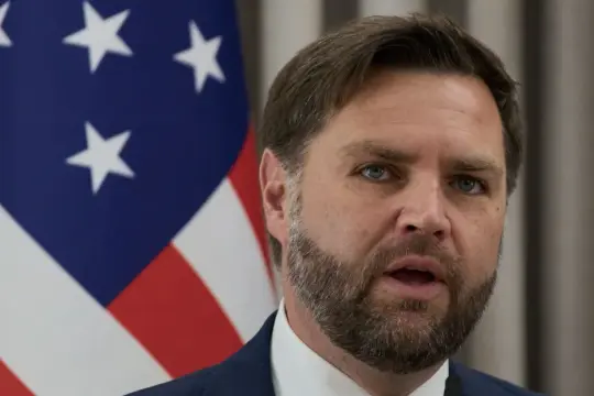 فانس: وقف إطلاق النار في غزة "صامد" رغم الغارات الإسرائيلية