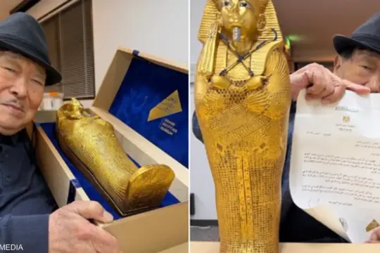 بطاقة دعوة افتتاح المتحف المصري الكبير تخطف الأنظار بتصميم يجمع بين الفخامة وعبق التاريخ