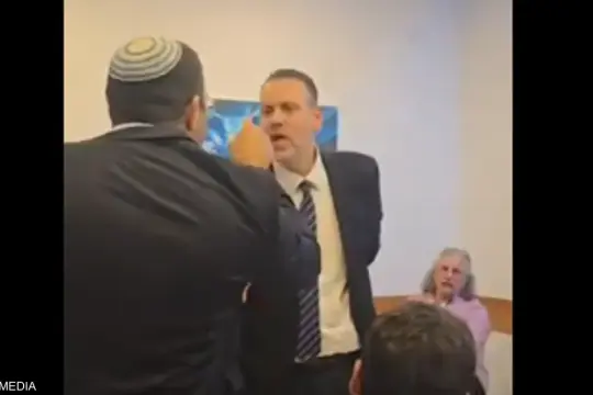 مشاجرة حادة بين وزيرين إسرائيليين وسط خلاف حول توزيع المناصب بالمنظمات الصهيونية