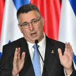 وزير الخارجية الإسرائيلي يحذر من إعادة تسليح حزب الله ويعد بمواصلة الضربات