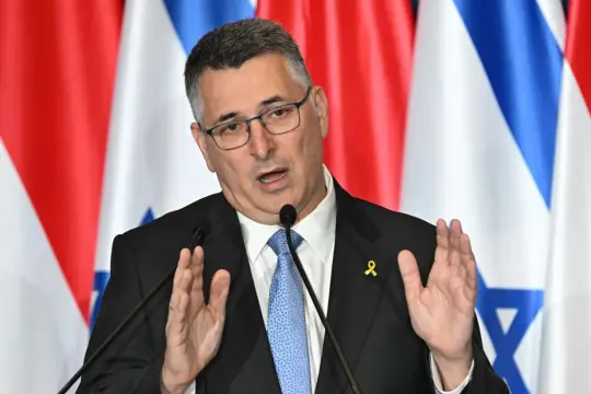 وزير الخارجية الإسرائيلي يحذر من إعادة تسليح حزب الله ويعد بمواصلة الضربات