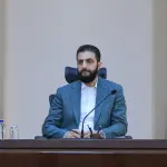 الرئيس السوري أحمد الشرع يأمر مسؤولي الدولة بتسليم مفاتيح سياراتهم الفارهة