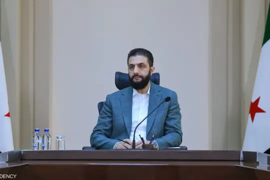 الرئيس السوري أحمد الشرع يأمر مسؤولي الدولة بتسليم مفاتيح سياراتهم الفارهة