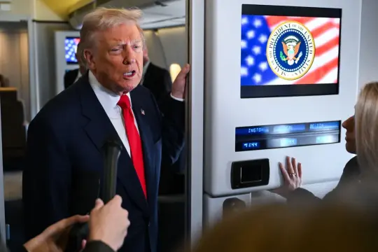 ترامب ينفي اتخاذ قرار بشن ضربات داخل فنزويلا ضمن حملة مكافحة المخدرات