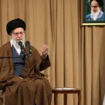 خامنئي يشترط تغيير سياسة واشنطن لتعاون محتمل مع إيران