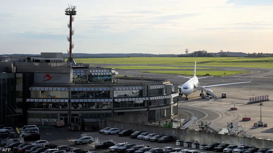 حركة الرحلات تعطلت في مطار بروكسل الدولي لمدة نصف ساعة، وفي مطار غوتنبرغ لعدة ساعات بعد رصد طائرات بدون طيار