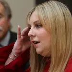 محكمة أميركية تمنح معلمة أُطلقت عليها النار من تلميذ في السادسة تعويضاً بقيمة 10 ملايين دولار