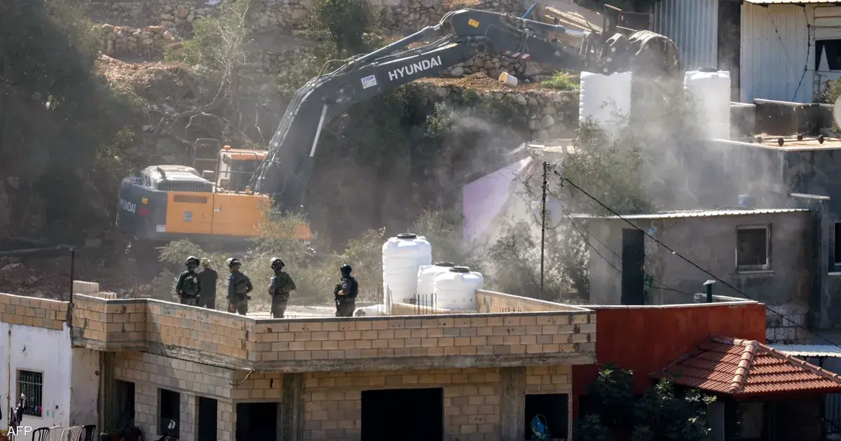 هجوم جماعي على قرية المالح شمال شرقي الضفة الغربية يُصاب خلاله رئيس المجلس ويُخرب المستوطنون مركبات وممتلكات