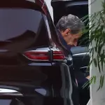 الرئيس الفرنسي الأسبق ساركوزي يغادر السجن بعد 20 يوماً إثر قضيته المتعلقة بالتمويل الليبي