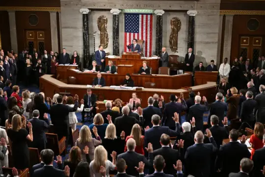 أزمة صلاحيات الحرب: الجمهوريون يحبطون مشروع قرار لتقييد تحركات ترامب العسكرية في فنزويلا