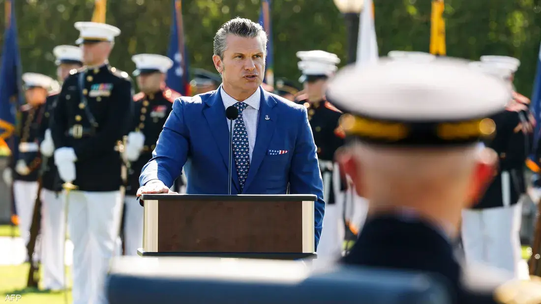 وزير الدفاع الأميركي يعلن استهداف "إرهابيي المخدرات" بحضور حاملة الطائرات يو إس إس جيرالد ر. فورد