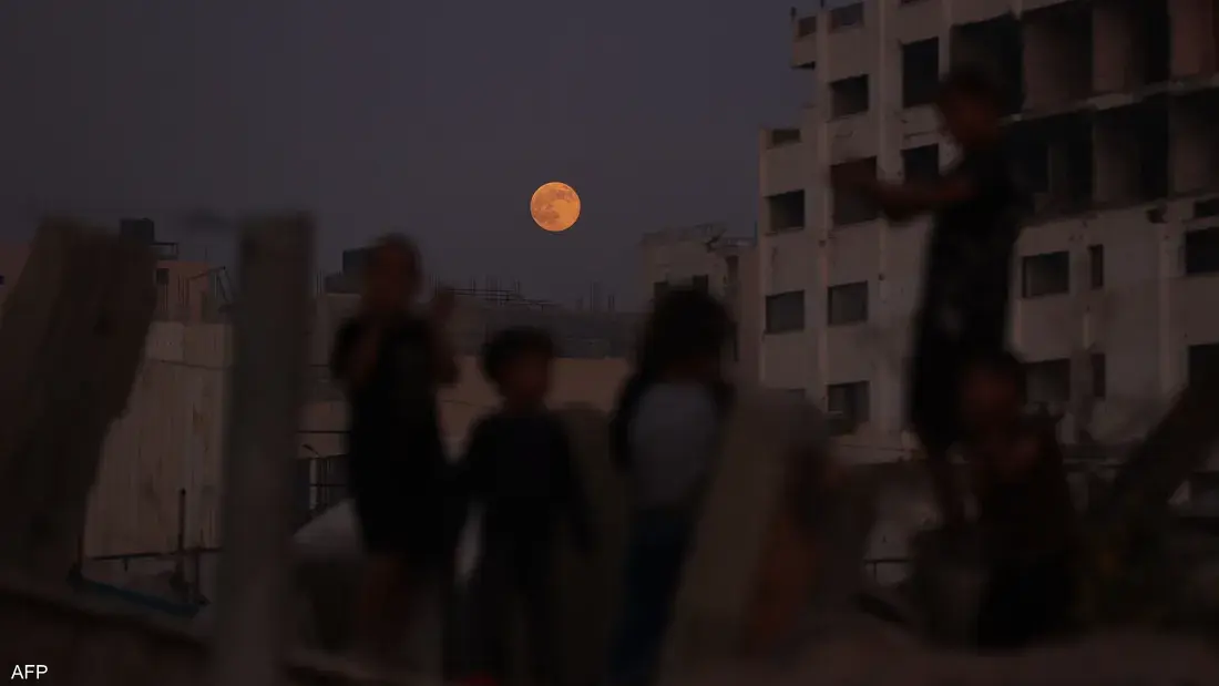 نقص الاستقرار والخدمات الأساسية يزيد من القلق واضطرابات النوم والحزن بين الأطفال، والحاجة إلى دعم طويل الأمد