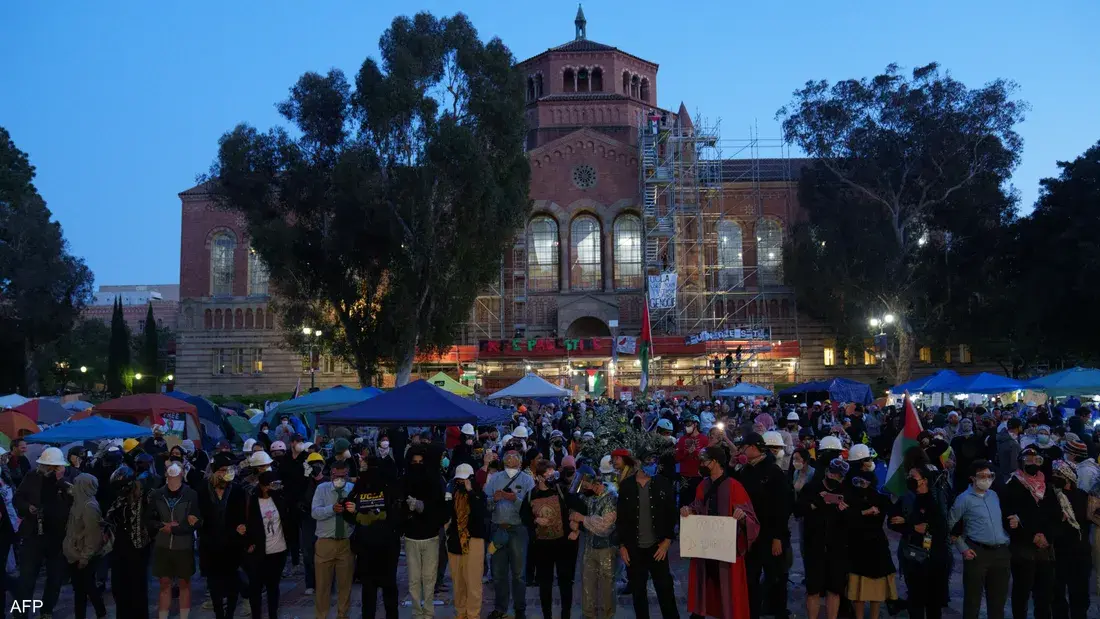 الحكم الصادر يحظر العقوبات المالية الفورية على الجامعة بسبب مزاعم معاداة السامية والتمييز
