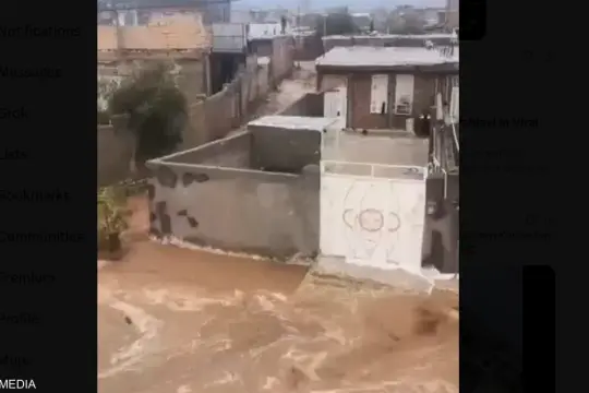 فيضانات تضرب غرب إيران بعد أشهر من الجفاف… والأرصاد تحذر من أمطار في 18 إقليمًا