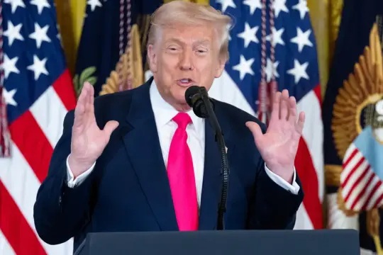 ترامب يُشيد بموافقة مجلس الأمن على خطته للسلام في غزة ويعلن قرب الكشف عن “مجلس السلام”