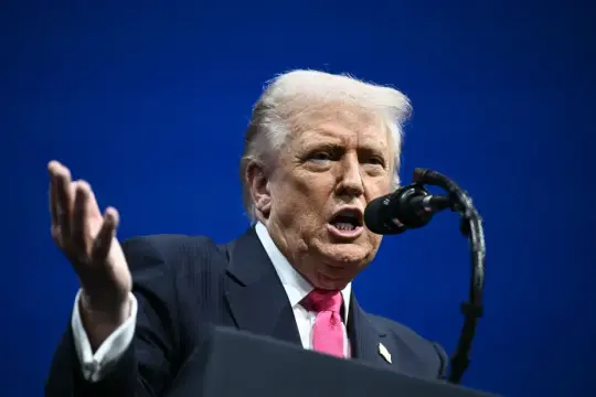 ترامب يعلن استمرار تعليق قرارات اللجوء بعد حادث إطلاق النار قرب البيت الأبيض