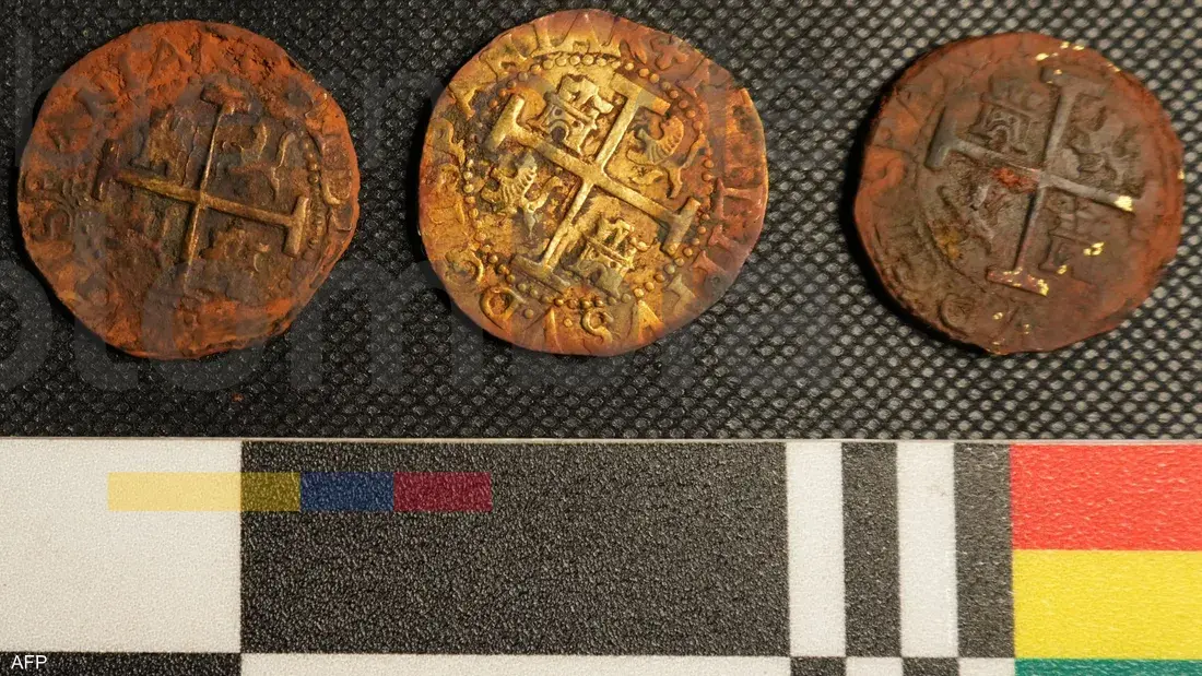 علماء كولومبيون يستخرجون مدفعًا وعملات وكأس بورسلين في إطار مسح علمي لحطام السفينة الشهيرة