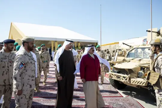 محمد بن زايد وحمد بن عيسى يشهدان التمرين العسكري المشترك "ربدان - شويمان" 2025