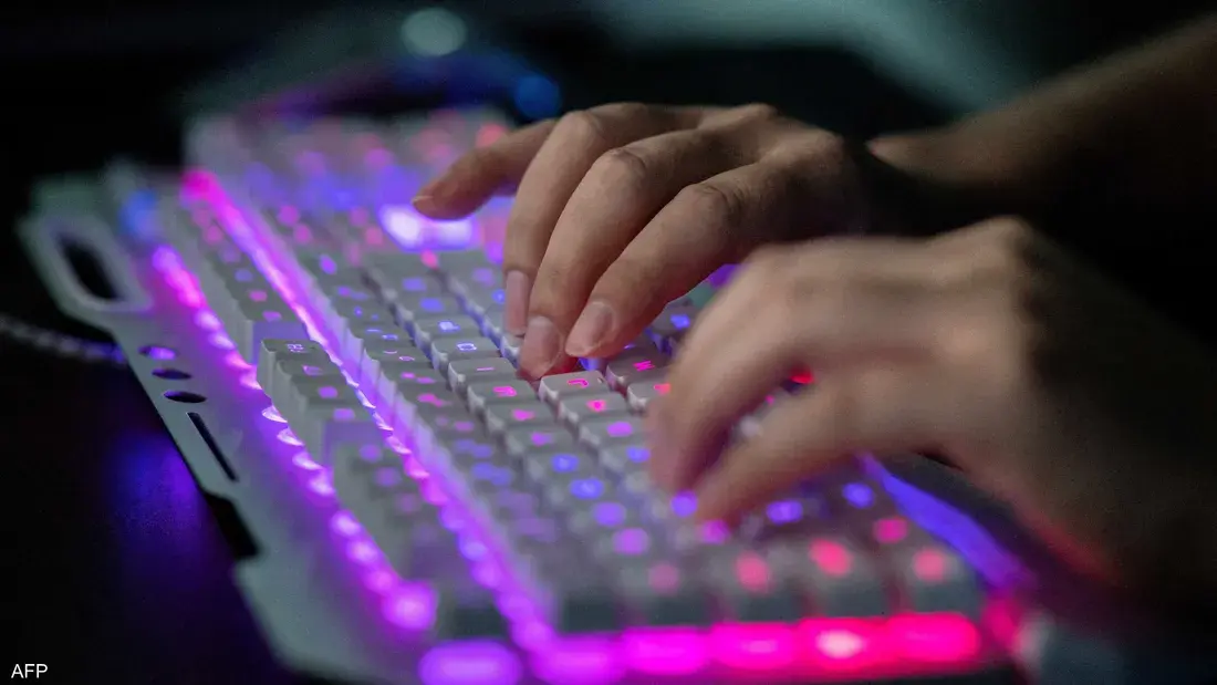 المنشورات تتضمن بيانات حساسة وتقدّم مكافآت مالية مقابل معلومات إضافية