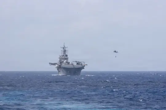 الولايات المتحدة تستعد لعمليات عسكرية محتملة ضد فنزويلا مع تعزيز وجودها في البحر الكاريبي