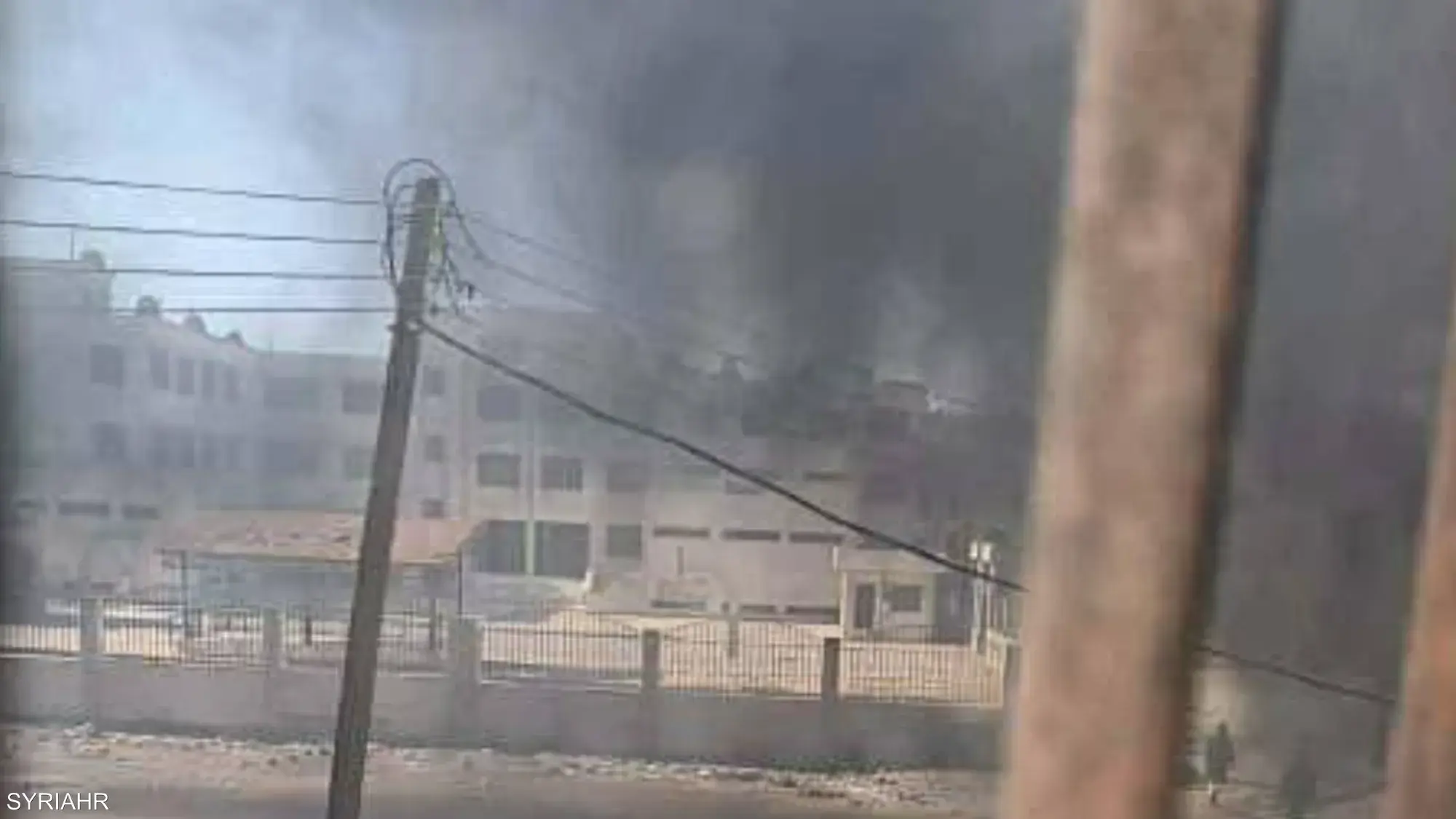 القوات الحكومية تنتشر في الأحياء بعد هجمات مسلحة تسببت بمقتل وجرح العشرات من السكان