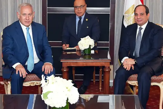 مصر تُبقي الباب مغلقًا أمام لقاء محتمل بين السيسي ونتنياهو رغم جهود إسرائيل