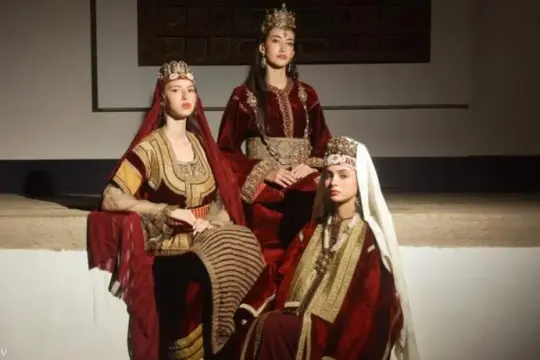 اليونسكو تصادق على تسجيل القفطان المغربي كتراث عالمي