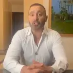 أحمد السقا يدخل على خط أزمة محمد صلاح ويوجه رسالة حادة لإدارة ليفربول