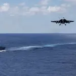 هبوط قاذفات أميركية في المملكة المتحدة وسط خلاف ترامب وستارمر حول إيران