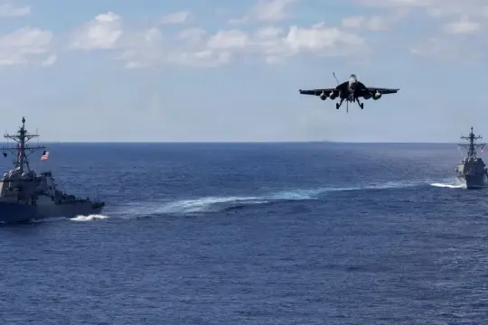 هبوط قاذفات أميركية في المملكة المتحدة وسط خلاف ترامب وستارمر حول إيران