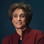 محمد بن راشد يهنئ المعمارية الفلسطينية سعاد العامري بفوزها بجائزة نوابغ العرب 2025