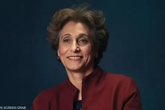 محمد بن راشد يهنئ المعمارية الفلسطينية سعاد العامري بفوزها بجائزة نوابغ العرب 2025