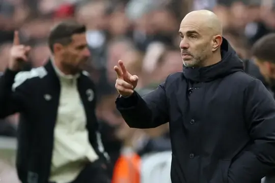 تشيلسي يعلن بشكل مفاجئ إقالة مدربه الإيطالي إنزو ماريسكا