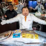 تونة زرقاء الزعانف تُباع بسعر قياسي في أول مزاد لعام 2026 بطوكيو