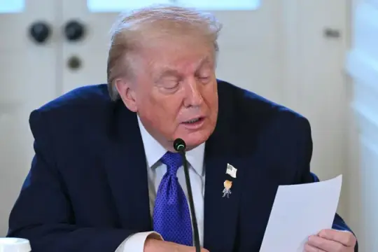 ترامب يؤكد هزيمة إيران عسكرياً ويهدد بتدمير البنية التحتية إذا لم يلتزموا بشروطه