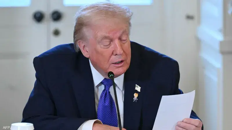 الرئيس الأميركي يعلن خطة لفرض رسوم عبور من مضيق هرمز ويترك الباب مفتوحاً لاحتمال تأجيل العملية حال التوصل لاتفاق