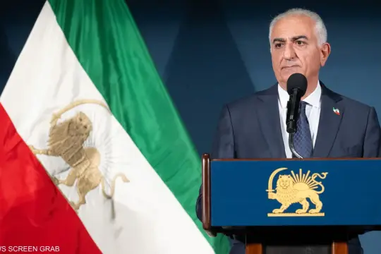 رضا بهلوي يدعو الإيرانيين للنزول إلى الشوارع مجدداً احتجاجاً على النظام