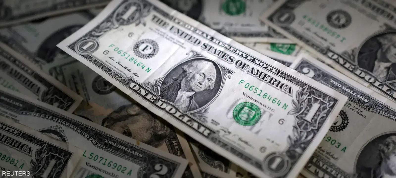 تراجع العملة الأميركية بعد وقف إطلاق النار في الخليج وترقب محادثات واشنطن وطهران في إسلام آباد