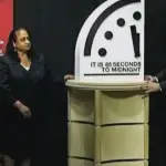 علماء الذرة يقرّبون «ساعة يوم القيامة» إلى 85 ثانية قبل منتصف الليل لأول مرة في التاريخ