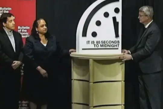 علماء الذرة يقرّبون «ساعة يوم القيامة» إلى 85 ثانية قبل منتصف الليل لأول مرة في التاريخ