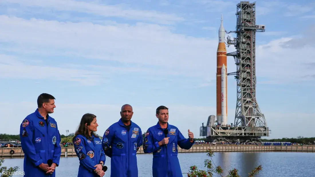 مناورات دقيقة ودخول ناري للغلاف الجوي بسرعة تفوق 38 ألف كم/س تمهيداً للهبوط في المحيط