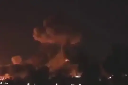 وزير الدفاع الباكستاني يعلن "حرباً مفتوحة" على الحكومة الأفغانية بعد تبادل هجمات دامية