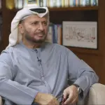 أنور قرقاش يتساءل عن غياب الدور العربي والإسلامي: أين الدعم في مواجهة التصعيد الإيراني؟