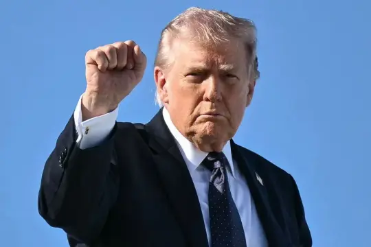 ترامب: الجيش الأميركي يوجّه ضربات قوية لإيران والموجة الكبرى لم تبدأ بعد