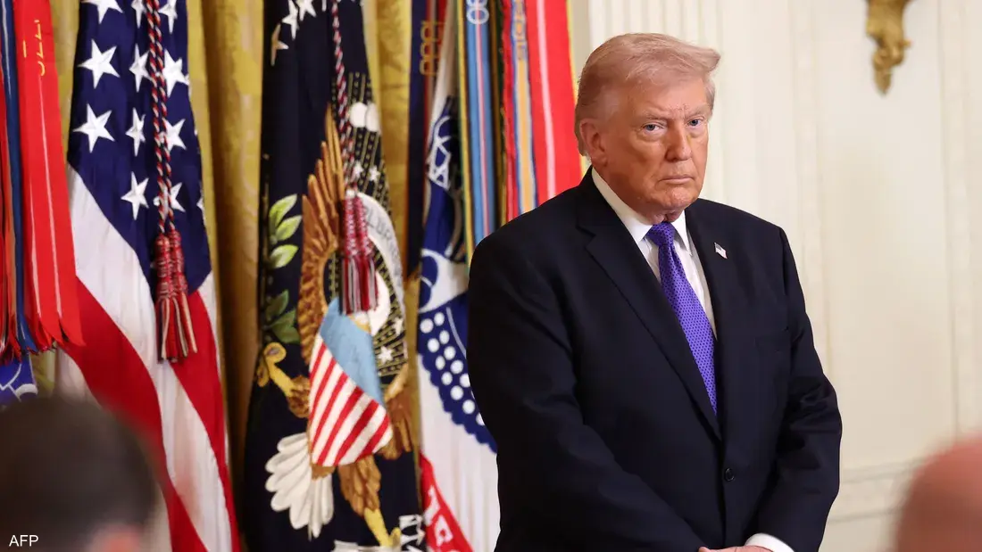 السفارة الأميركية توصي المواطنين بالبقاء في منازلهم وقيود على السفر إلى المنشآت العسكرية بعد الهجمات بالطائرات المسيرة