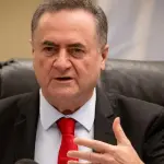 وزير الدفاع الإسرائيلي يحذر لبنان ويطالب نزع سلاح حزب الله