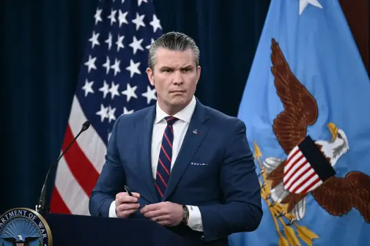 وزير الدفاع الأميركي: الحرب على إيران في مراحلها الأولى وسنواصل حتى تصبح غير قادرة على القتال