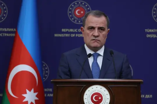 أذربيجان تسحب دبلوماسييها من إيران بعد هجوم بطائرات مسيّرة