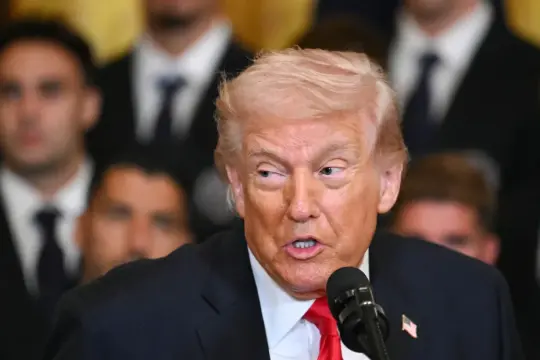 ترامب يبحث عن قيادة جديدة في إيران حتى لو كانت دينية ويشيد بالضربات الأميركية