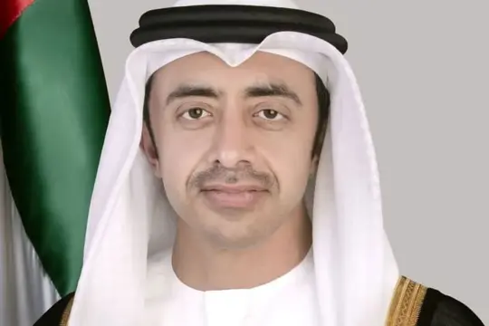 عبدالله بن زايد يبحث مع وزراء خارجية دول تداعيات الهجمات الصاروخية الإيرانية